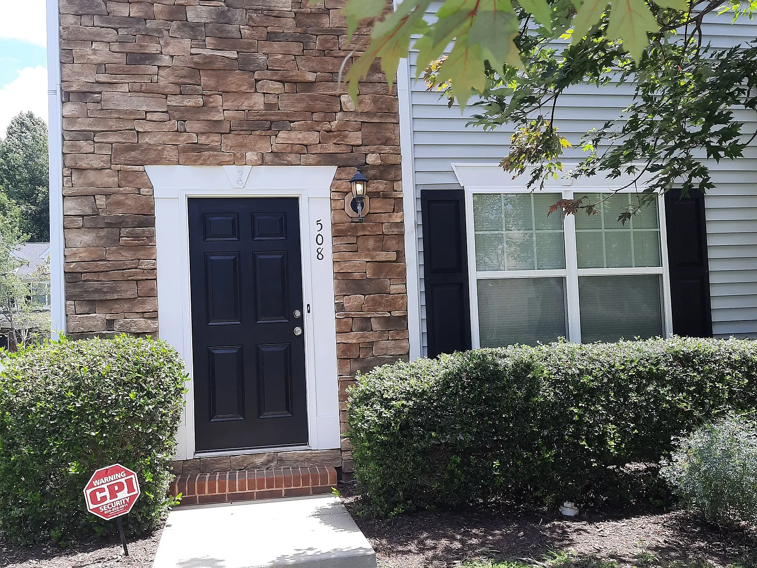 3 bed, 2.5 bath, 1520 sqft, $1,600 — Photo 1