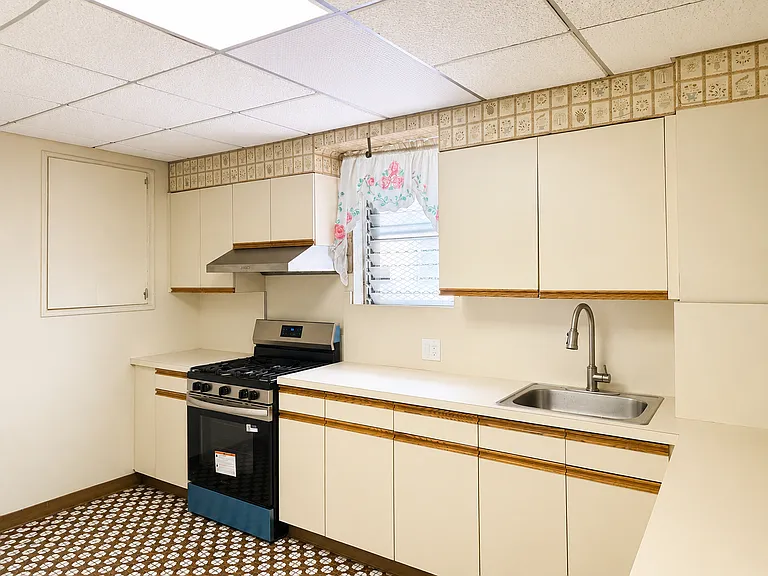 1870 Gleason Ave #1 — Photo 6