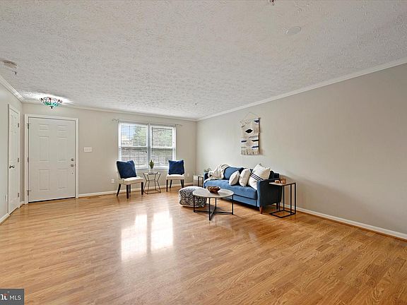 5th image of 515 Green Valley Ct