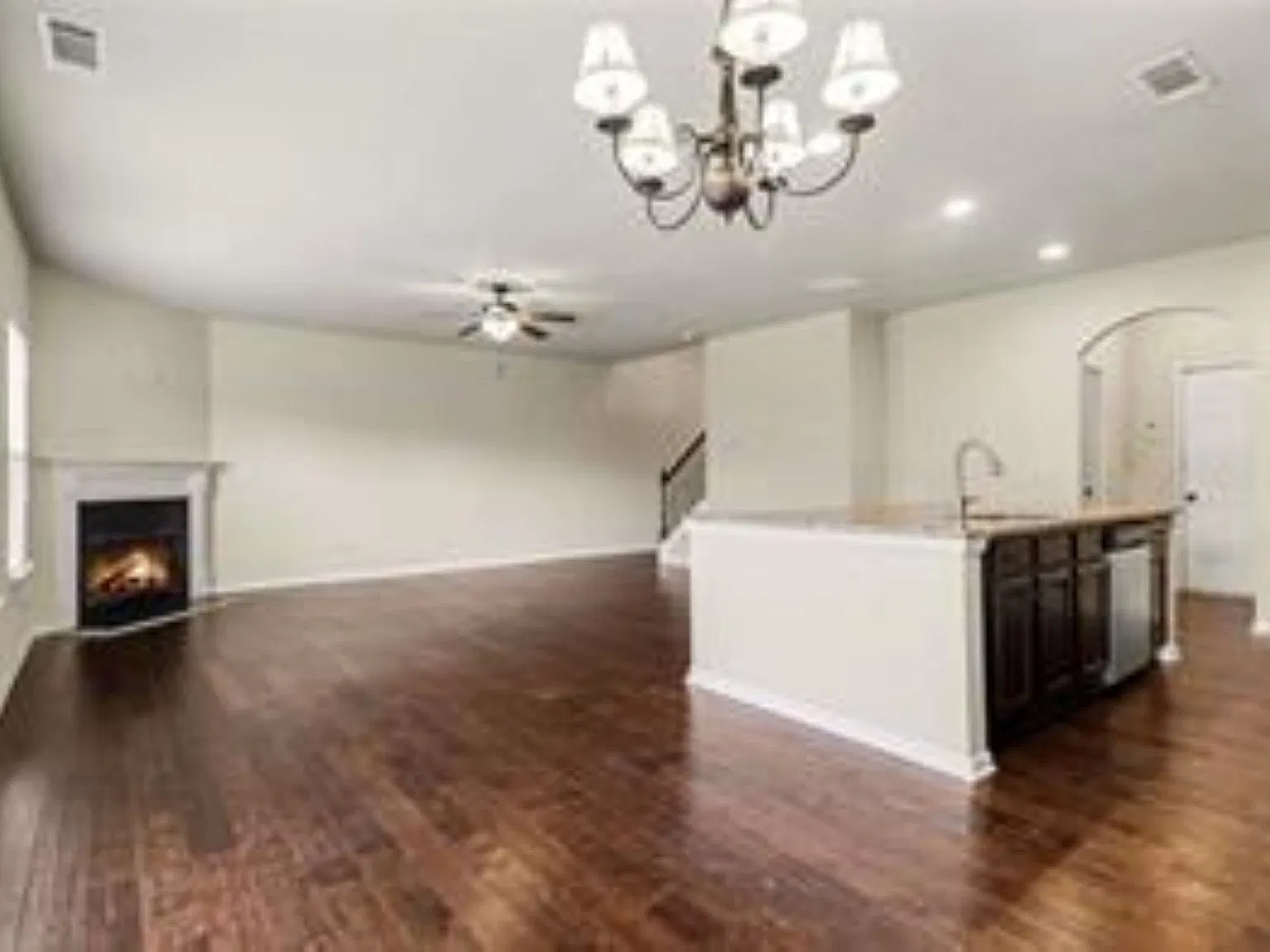 3 bed, 2.5 bath, 2180 sqft, $2,150 — Photo 3