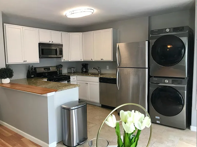 5513 Avenue F #B — Photo 4