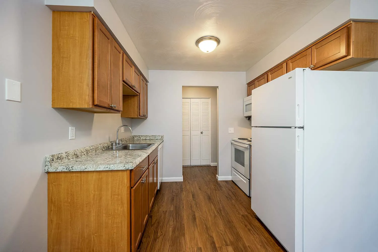 Eastway Manor Apartments — Photo 4