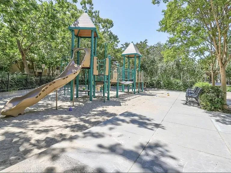 365 Pacific Dr — Photo 15