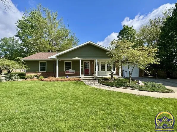 106 Kansas Ave, Hiawatha, KS 66434