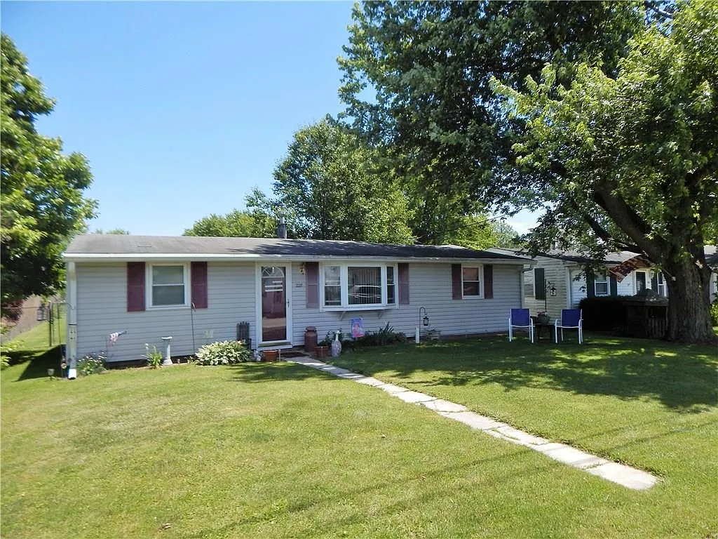 228 Erie St photo 1