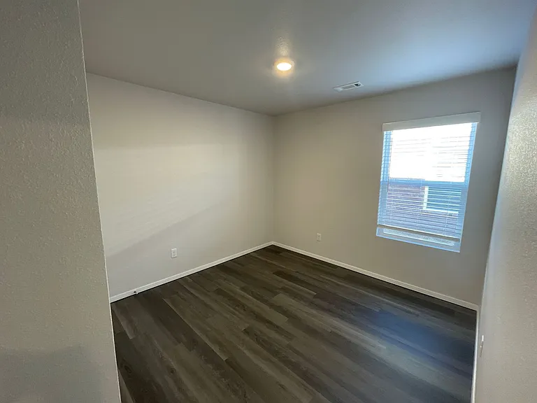 1789 Loveland St — Photo 7