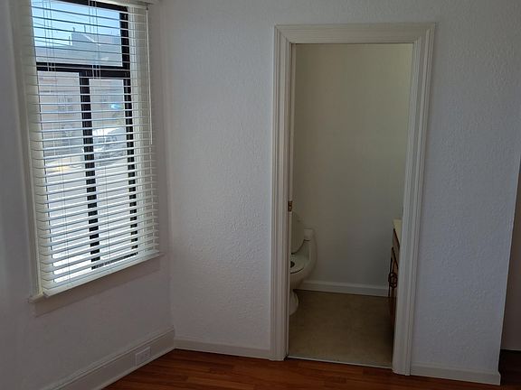 3rd image of 594 40th Ave