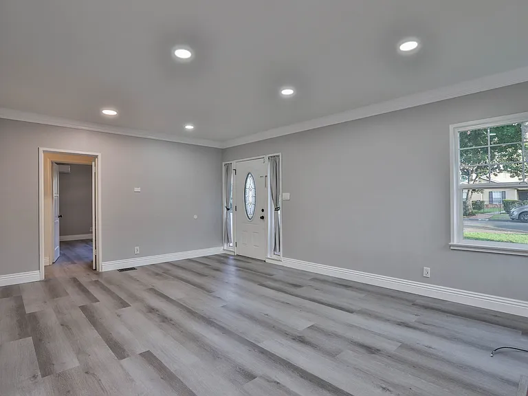 3031 Chestnut St — Photo 7