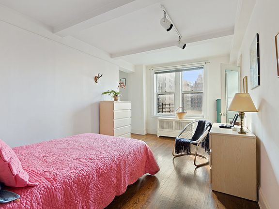 4th image of 12 W 96th St APT 12D