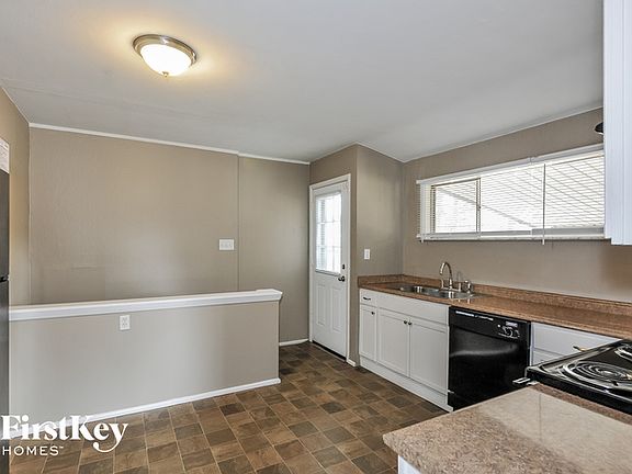 5th image of 915 Barat Ln