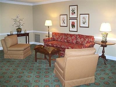 2nd image of 140 Franklin Pl E APT 310
