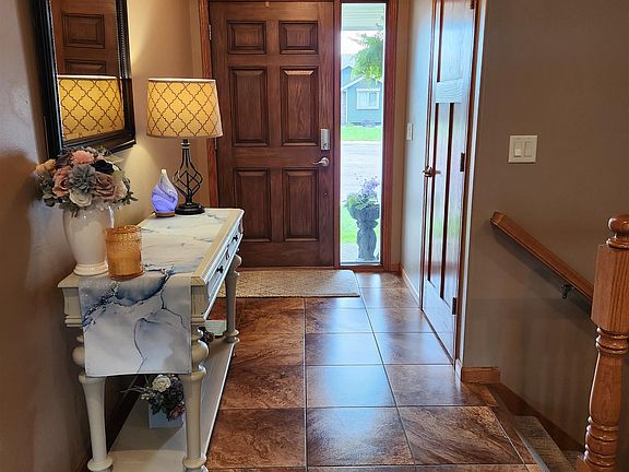 2nd image of 815 James Pl
