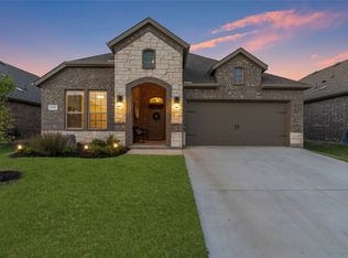 11001 Klondike Ln, Aubrey, TX 76227