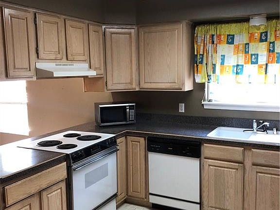 5th image of 2274 Greenbriar Ave
