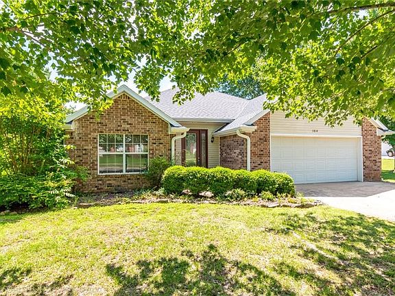 2nd image of 1814 S Tallgrass Dr