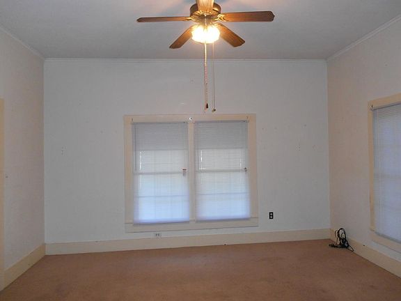 4th image of 301 N 4th St