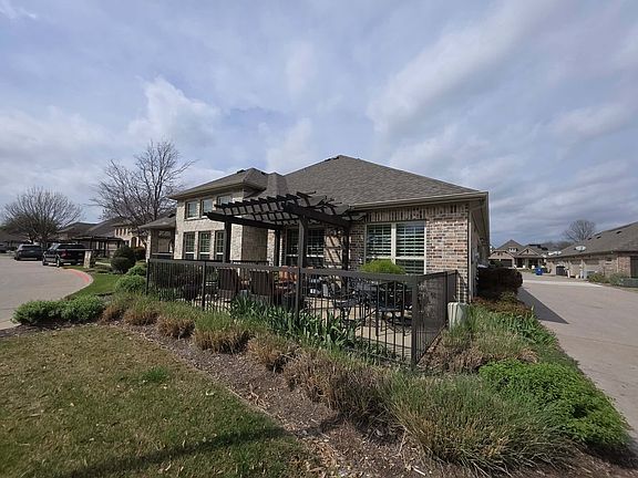 2nd image of 5673 Hummingbird Ln