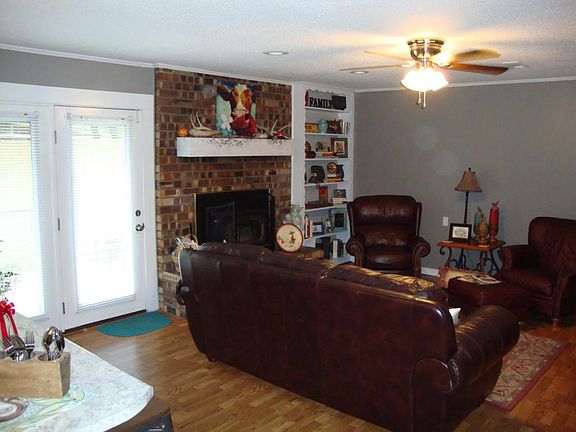 2nd image of 302 E 18th St