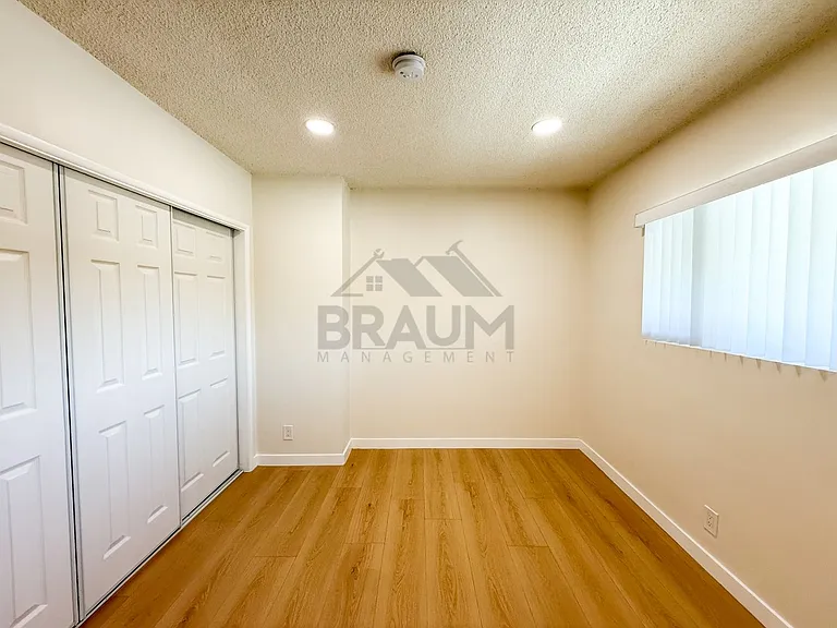 13129 OXNARD ST. — Photo 18