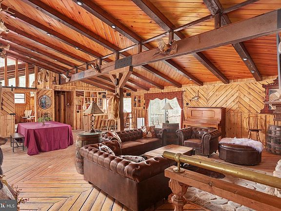 4th image of 612 Paine Run Rd