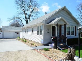 1564 Bateman St, Galesburg, IL 61401