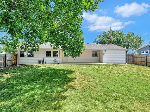 5th image of 611 Gray Dr