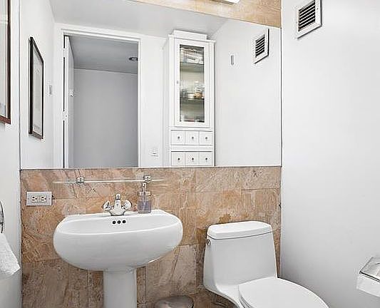 5th image of 160 W 66th St APT 24B