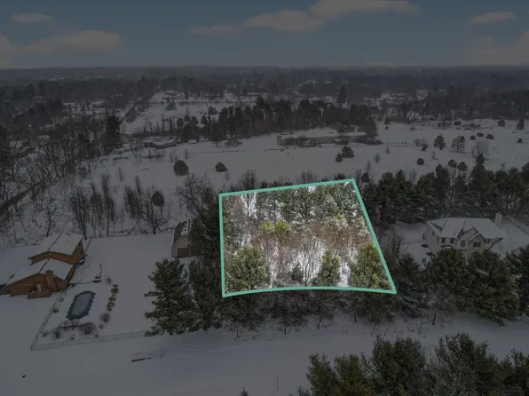 5940 Blue Jay Dr, Kalamazoo, MI 49009