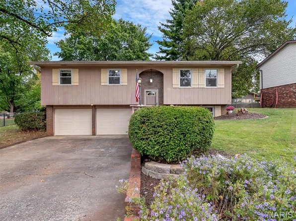 130 Hilltop Pl, Collinsville, IL 62234