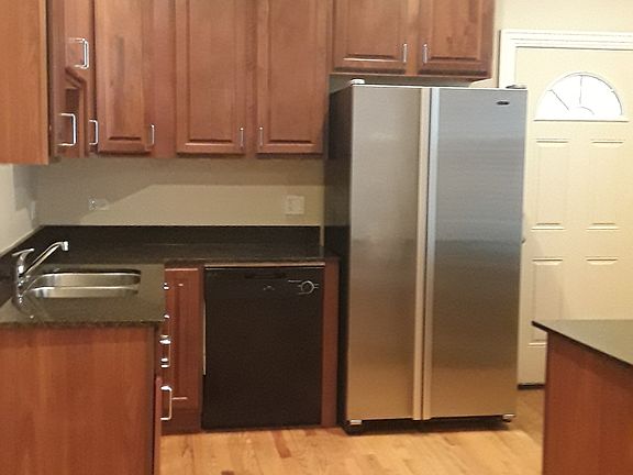 2nd image of 3439 W Belle Plaine Ave Ste 1