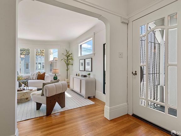 2nd image of 842 Edinburgh St