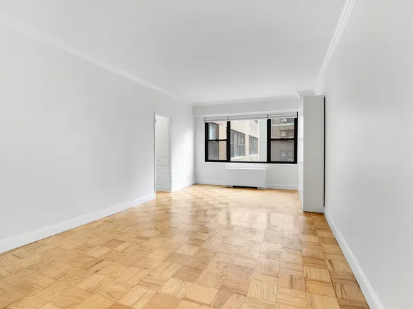 305 East 40th Street image 4 of 25
