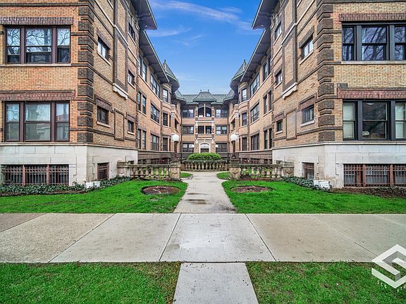 2nd image of 943 E Hyde Park Blvd Unit 1