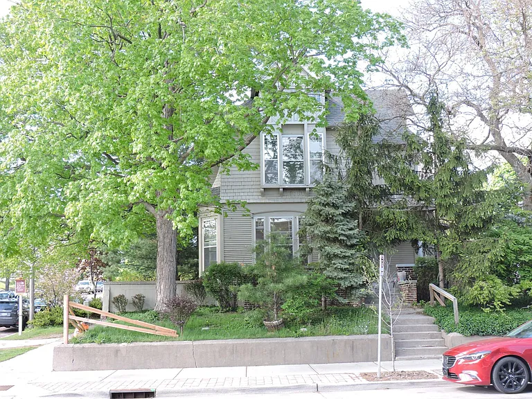 637 Wealthy St SE — Photo 40