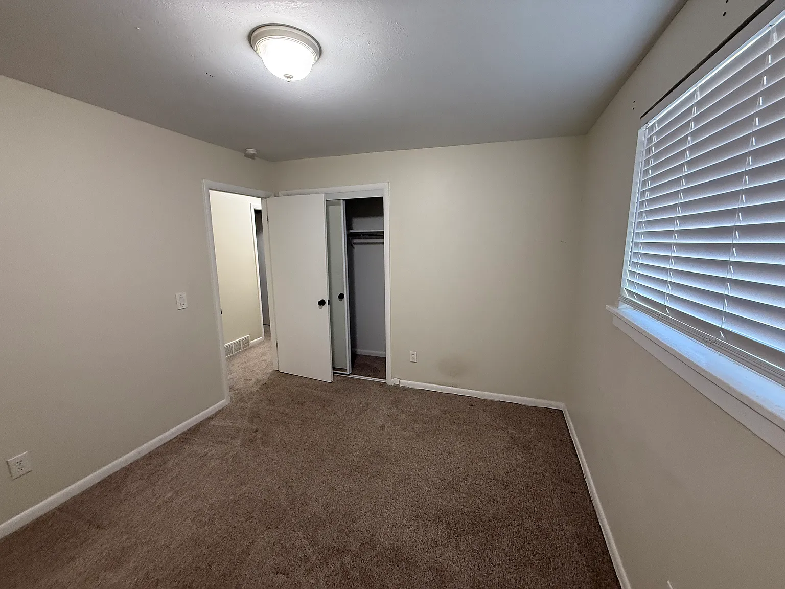 3 bed, 2501 sqft, $3,000 — Photo 3