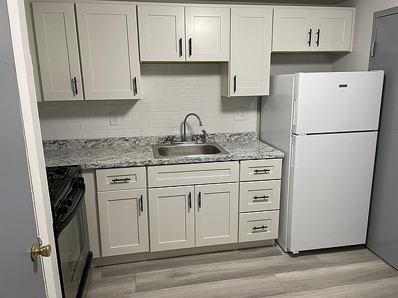 3rd image of 58 N Paul St