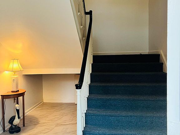 Indoor foyer with only 4 units at a time