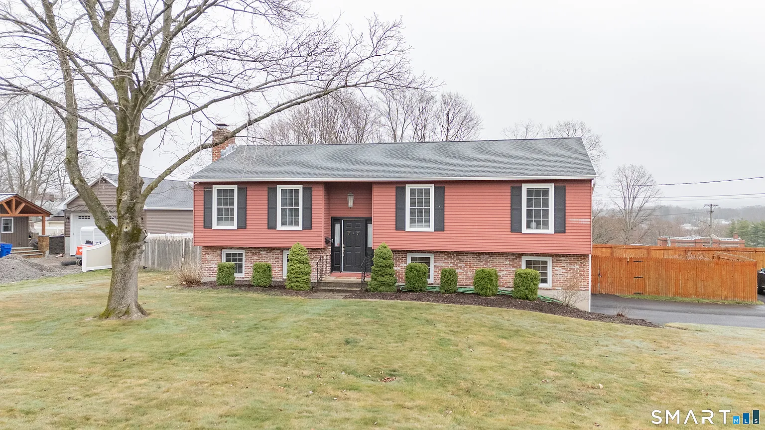 77 Howard Avenue photo 1