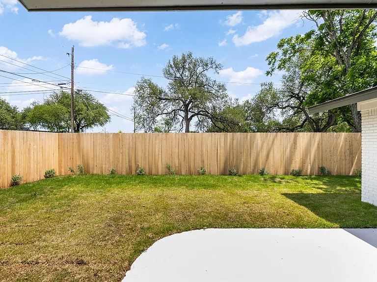 4501 Packsaddle Rd — Photo 35