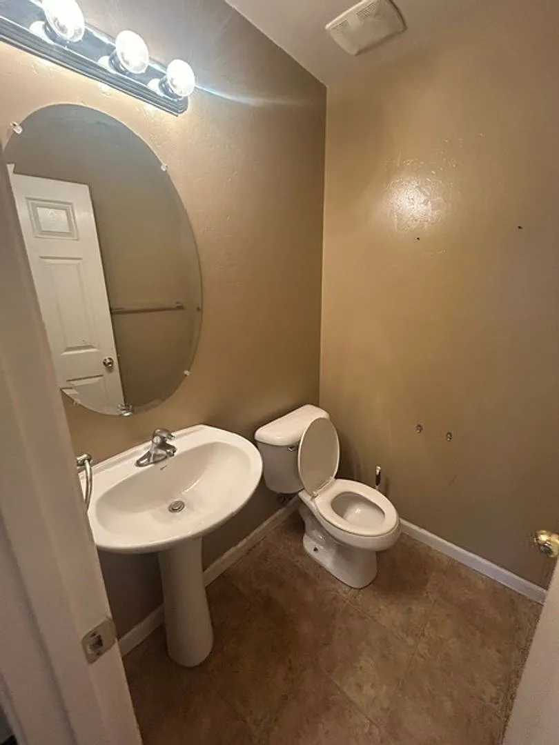 2305 E Dorothea Ave — Photo 4