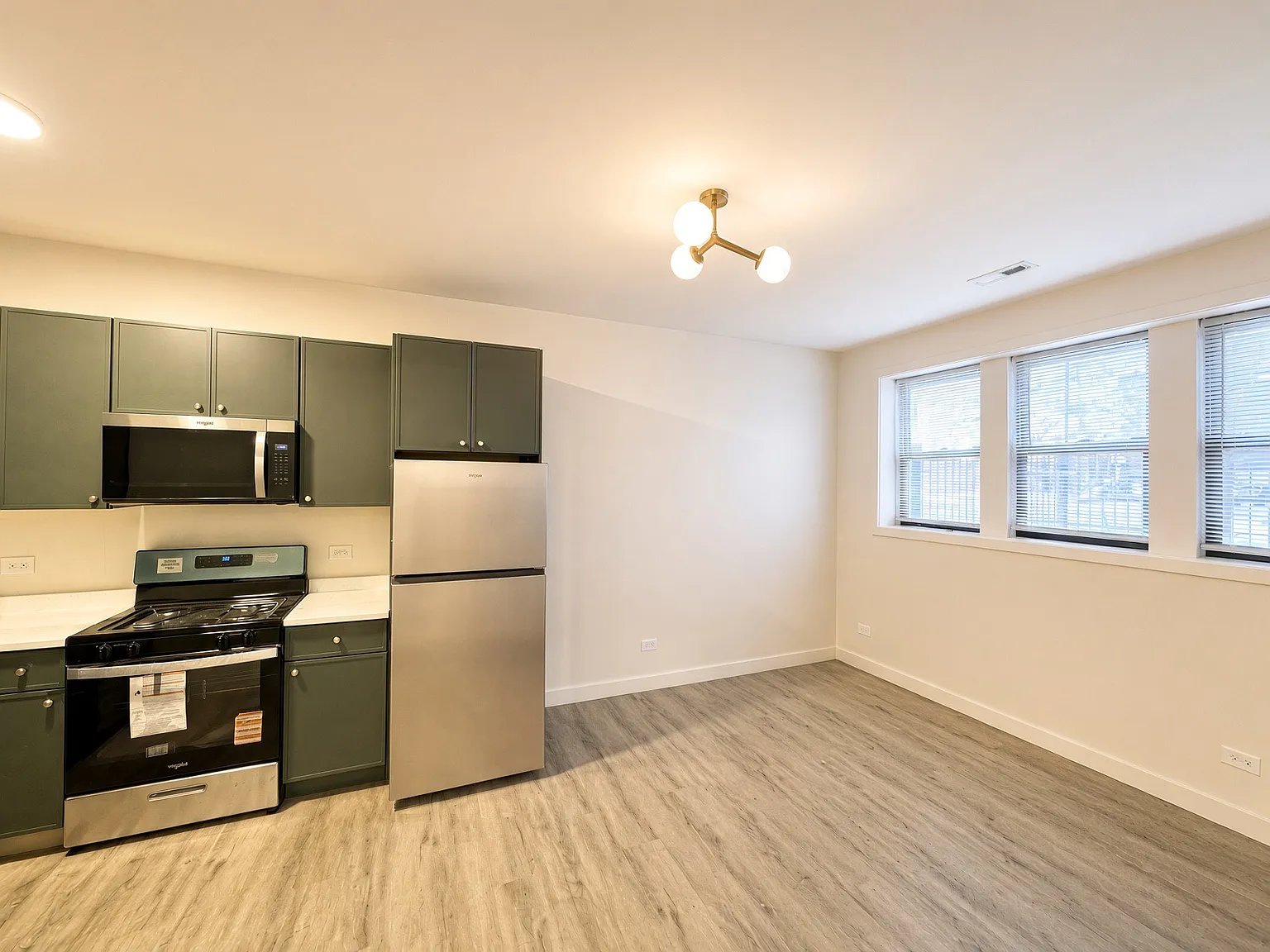 1 bed, $2,100 — Photo 3