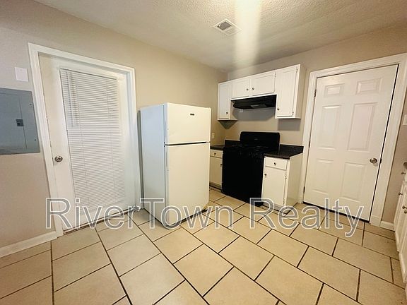 5th image of 3626 N Lloyd Cir