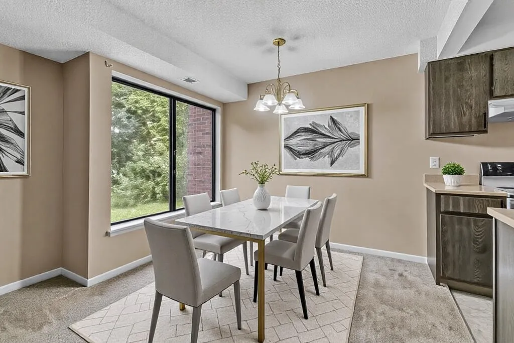 Woodhill Apartments — Photo 2