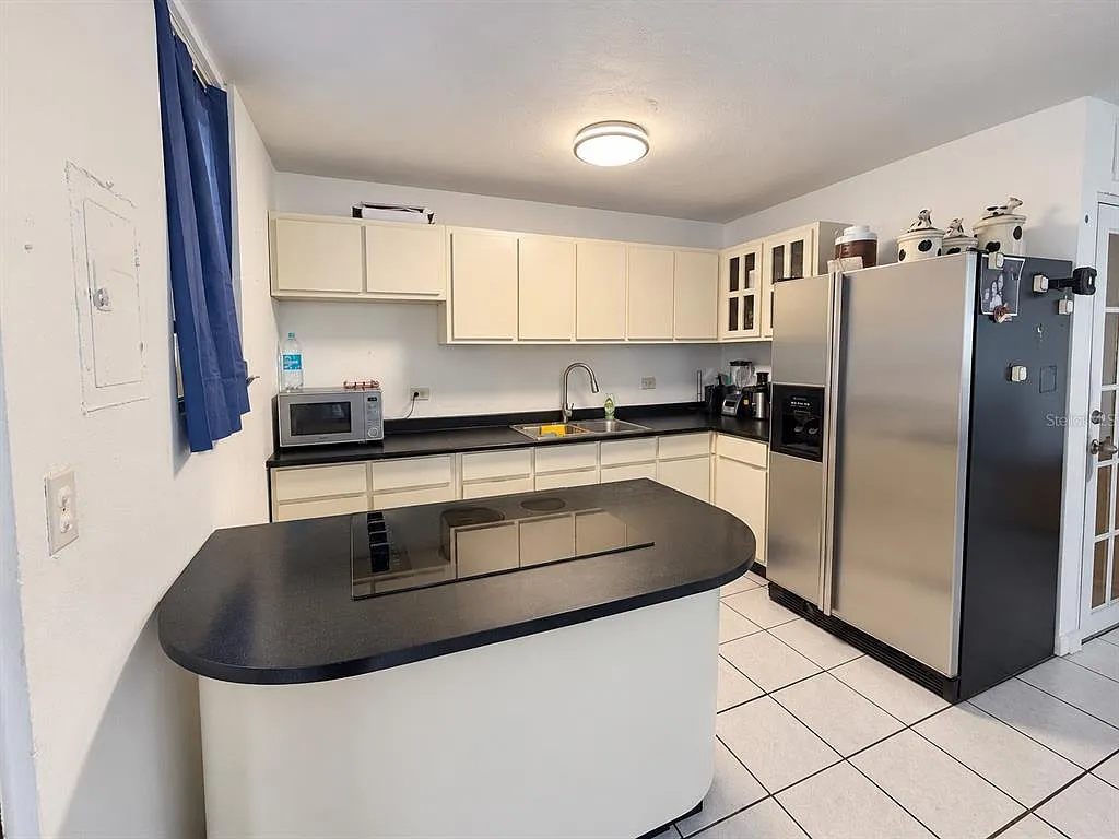 4 bed, 2.0 bath, 1600 sqft, $1,800 — Photo 4