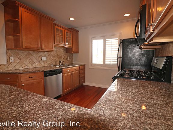 3rd image of 4013 1/2 Illinois St