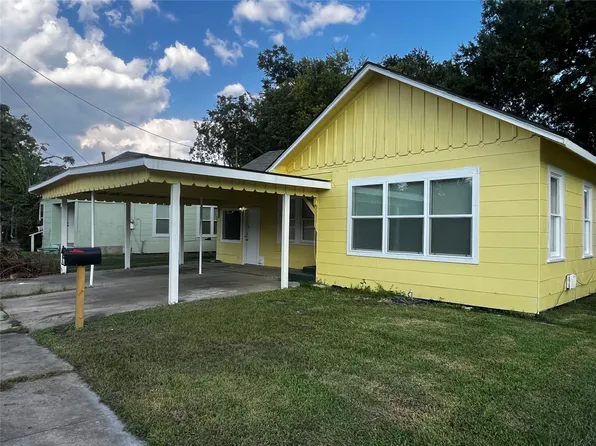 1018 N 2nd St, Baytown, TX 77520