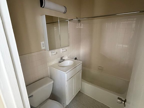 5th image of 676 Beck St APT 5E