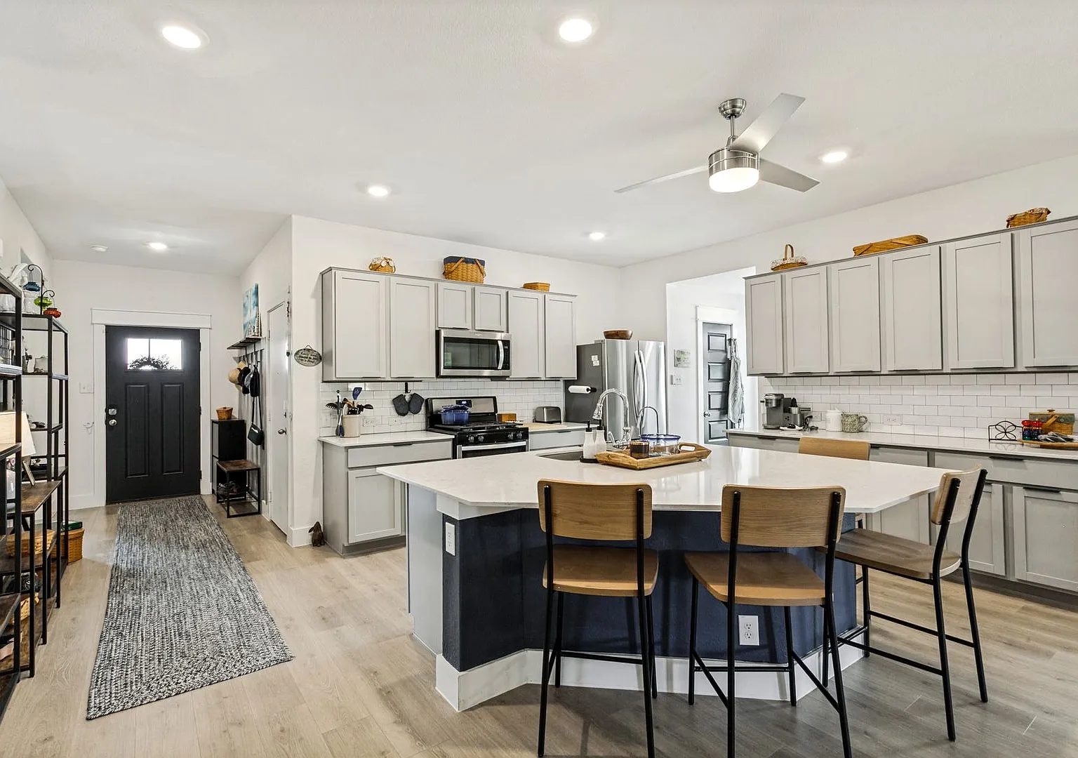 Gorgeous 4-Bedroom One Story In Brookstone Creek — Photo 4