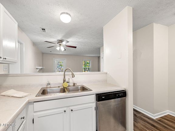 5th image of 632 Idlewood Ln APT A