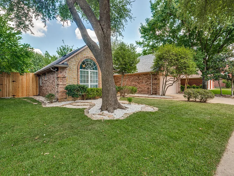 3317 Hazlewood Ct — Photo 2